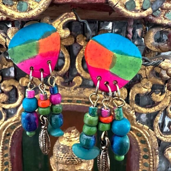 Multi colored dangling clip on earrings - Picture 8 of 11